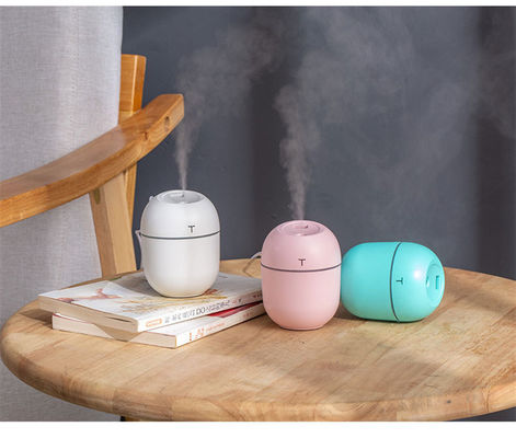 Nhà ẩm phòng ngủ đầy màu sắc với dầu thơm và đèn LED