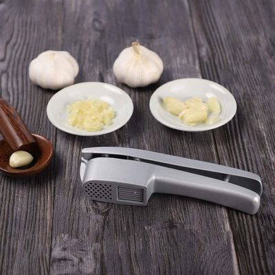 Mẫu miễn phí 2 trong 1 Máy in tỏi thủ công Máy nghiền bếp Máy cắt tỏi Máy nghiền tỏi di động Máy nghiền tỏi Máy chế biến rau