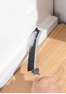 Chải làm sạch nhà để lau giếng cửa sổ và lau sàn bồn tắm