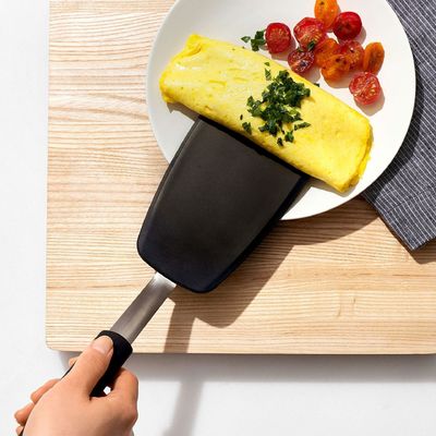 Được cung cấp 2 gói 600F chống nhiệt không dính trứng lật Silicone Spatula 149 115G