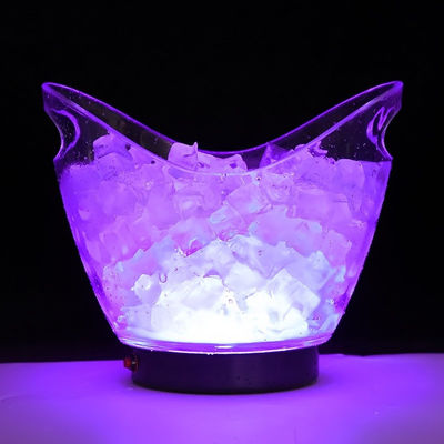 Đồ chứa bia nhựa lớn với tay cầm và đèn LED