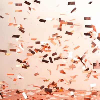 Màu tím 2 * 5cm Party Popper Confetti Cannon Biodegradable hình chữ nhật hình tròn hình trái tim Xanh trắng Đen Confetti Bảng vàng mẫu miễn phí